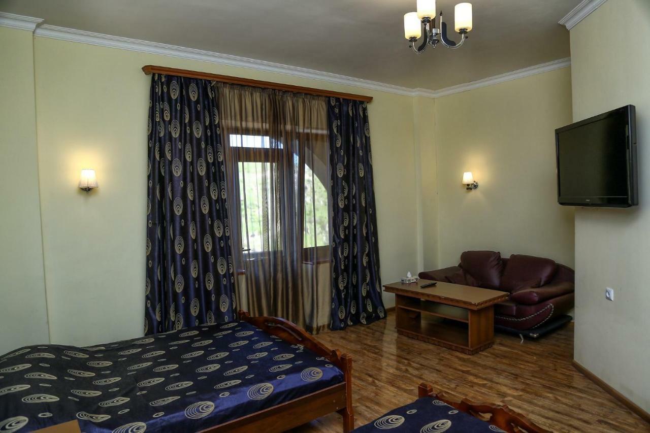 Lara Hotel Goris Zewnętrze zdjęcie